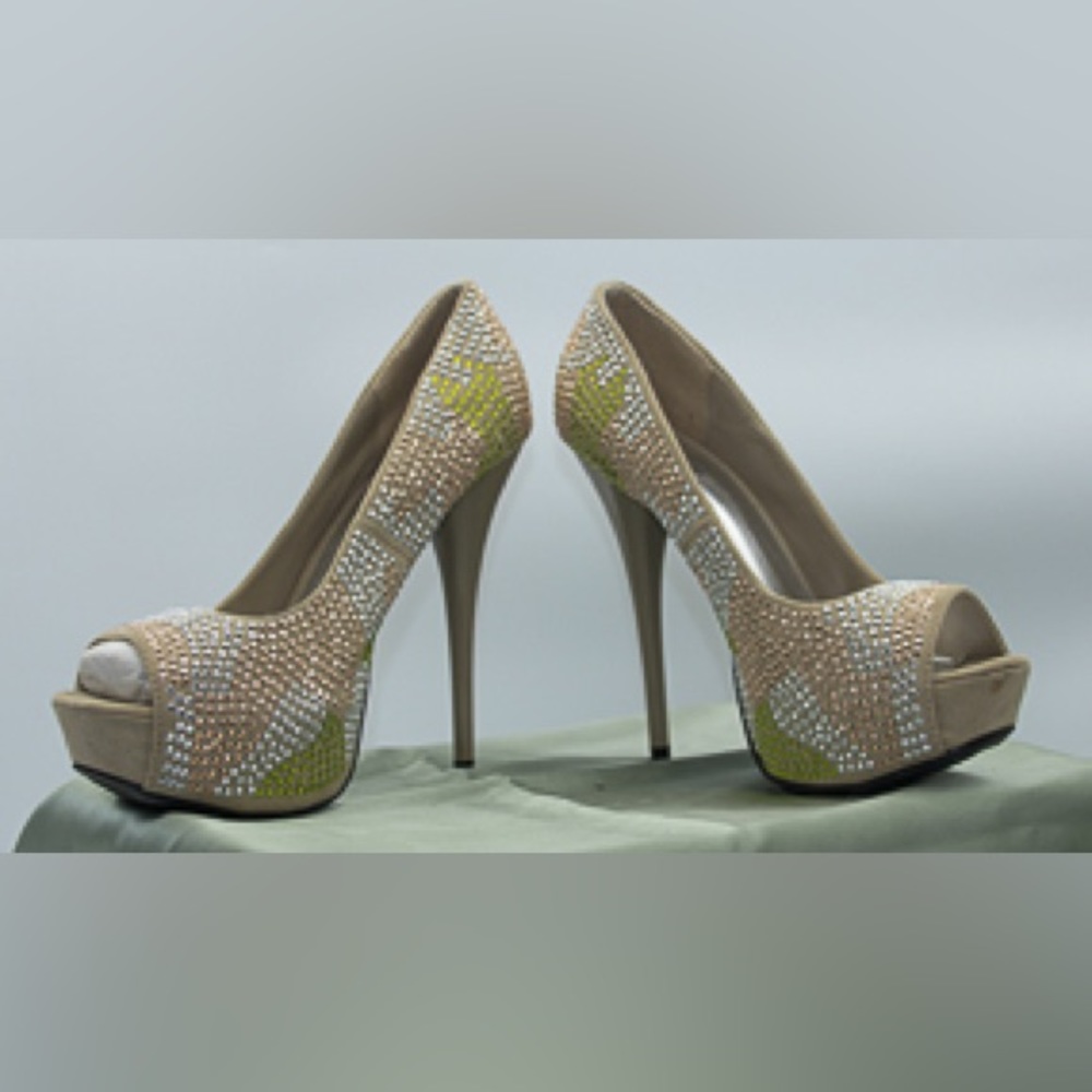 Camouflage rhinestone high heel shoes. Size 7.5 or 8 (I’m not sure). Worn once.